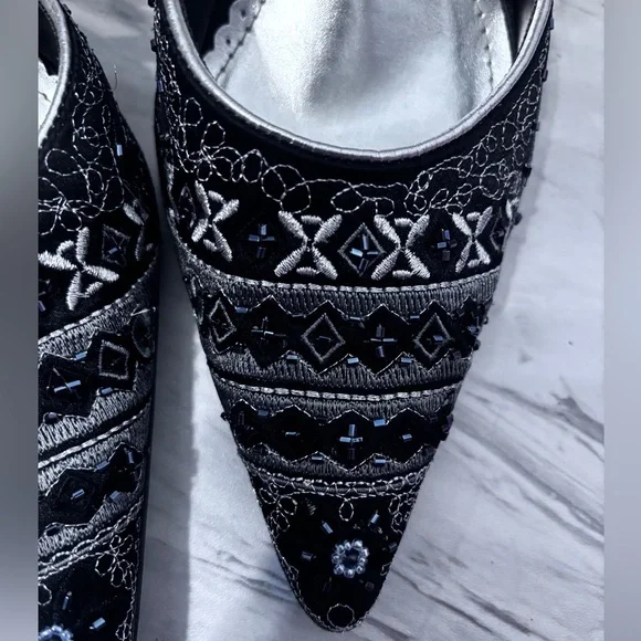 Pointed toe Embroidered and Beaded Black and Silver heels Size:9M - Picture 2 of 8